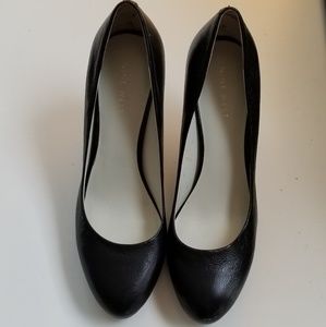 Nine West black leather pumps/ high heels